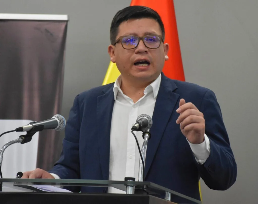Ministro Cusicanqui Informa ejecución de créditos externos para desarrollo nacional