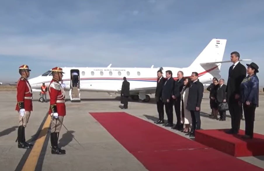 Presidente de Paraguay arriba a Bolivia para consolidar una agenda bilateral