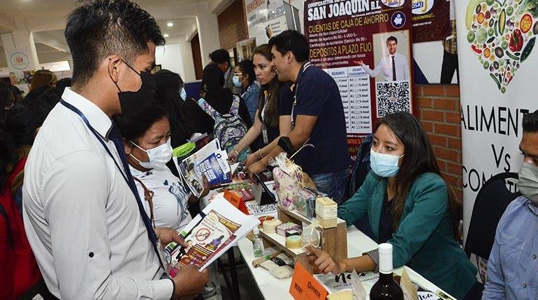 Solo el 24% de los nuevos profesionales bolivianos consigue empleo, revela estudio