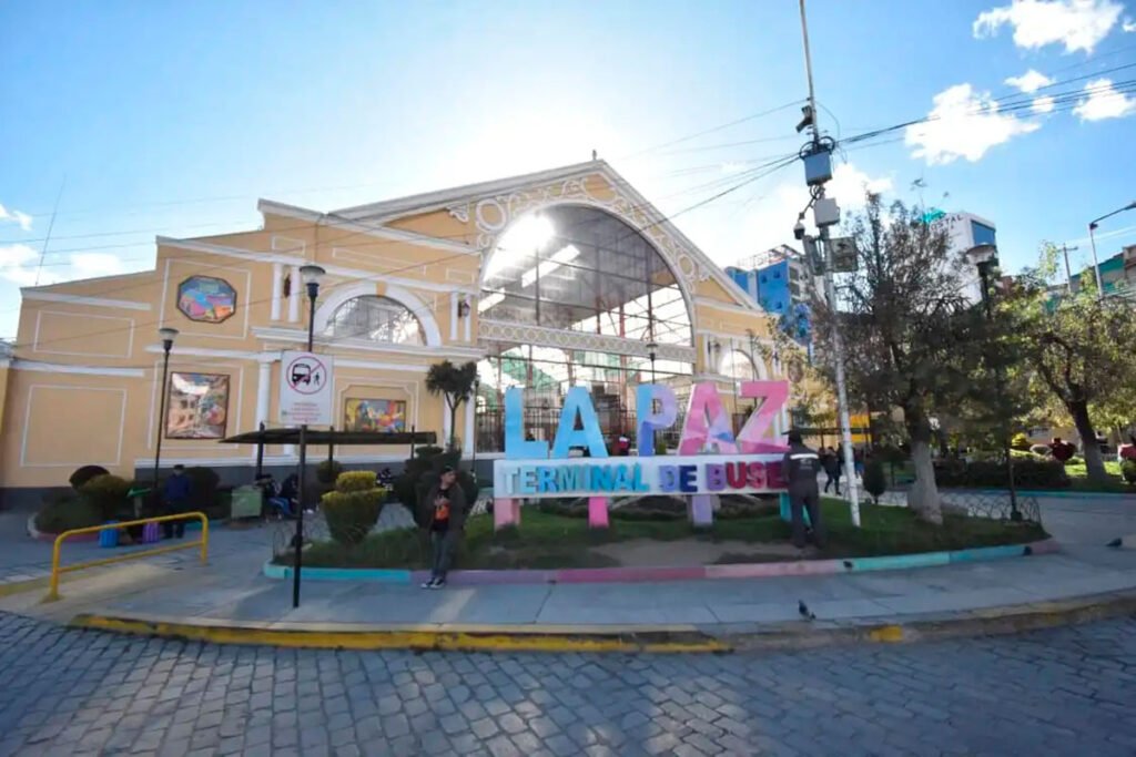 La terminal de buses de La Paz opera al 75% de su capacidad tras apagón