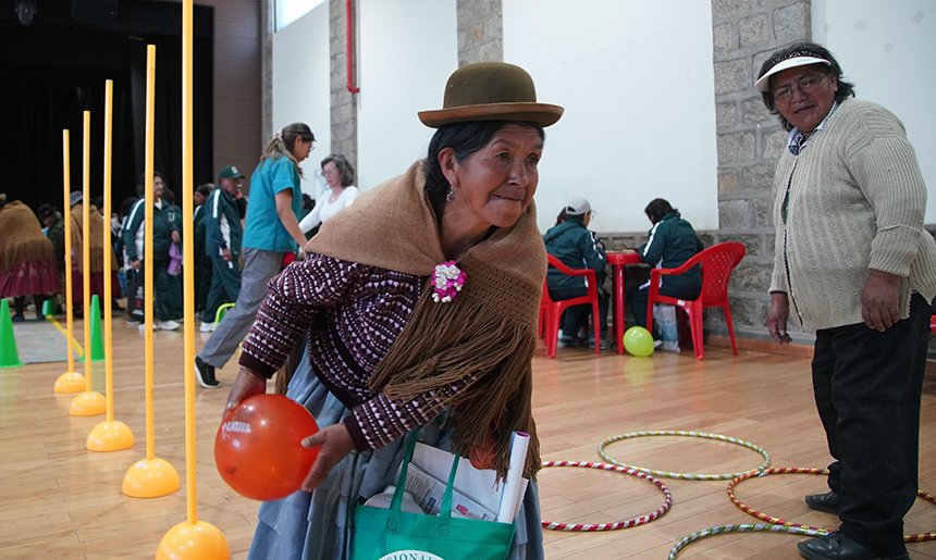 Celebran el Día de la Dignidad de las Personas Adultas Mayores con actividades recreativas y servicios en La Paz