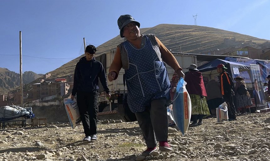 Emapa lleva ferias móviles a zonas alejadas de La Paz para frenar especulación