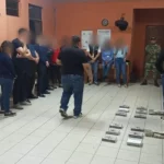 13 personas quedaron aprehendidas por la droga hallada en un vuelo de BoA