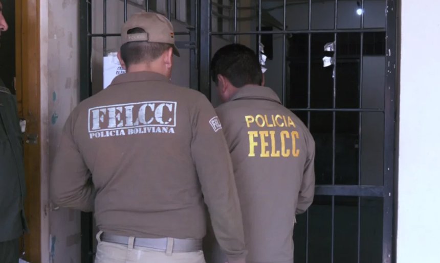 Detienen a hombre por fotografiar y abrazar a escolares en Unidad Educativa de Quillacollo