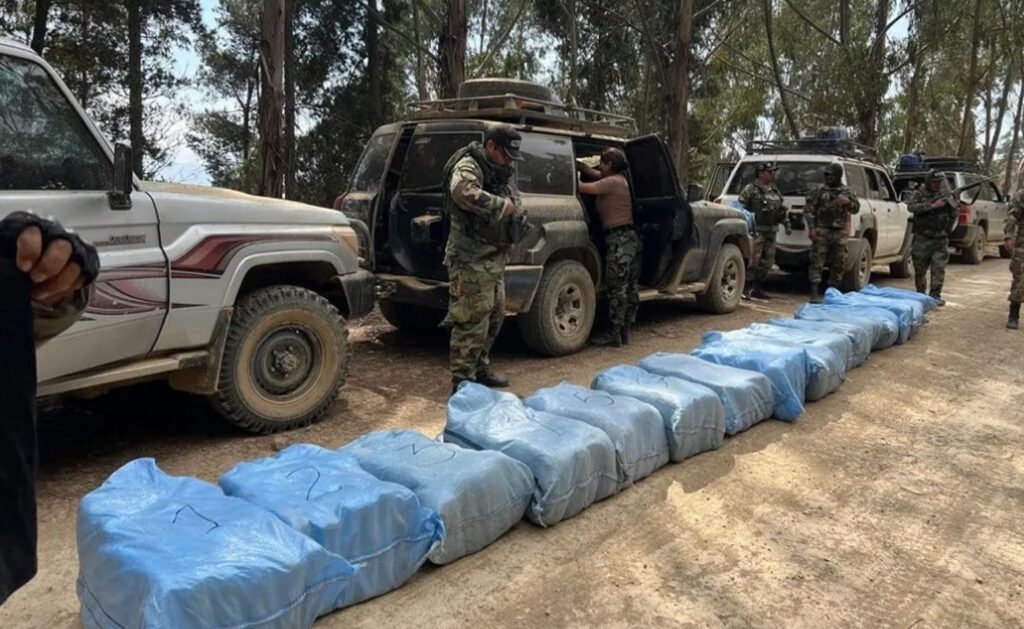 Comunarios intentan impedir destrucción de plantación de marihuana en Independencia