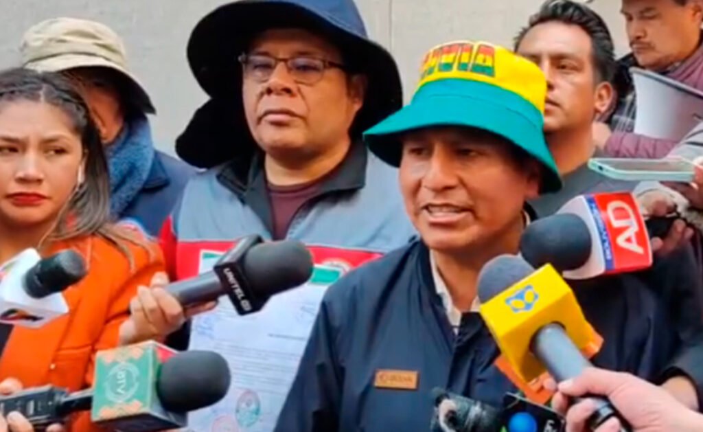 Gobierno recibe pliego petitorio de la Alteñidad y promete reunión con Arce