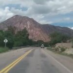 Chófer causa accidente fatal al distraerse por un billete de Bs 10