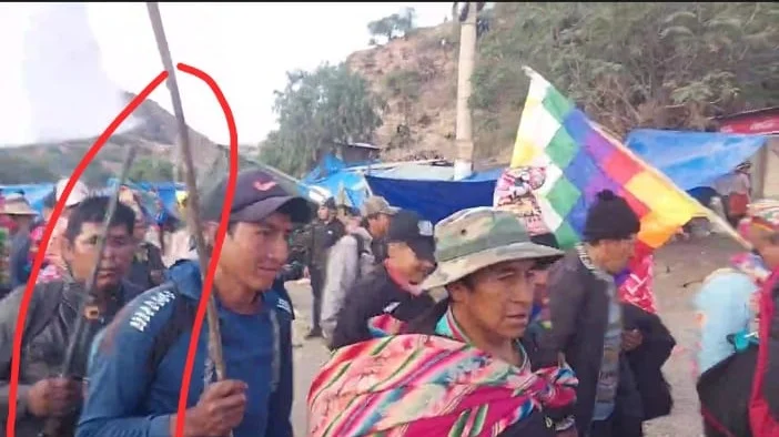 Bloqueos en Parotani: transmisión en vivo muestra a bloqueador armado