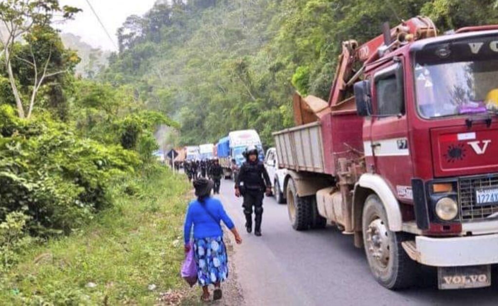 Evistas utilizan explosivos para bloquear ruta en el Choro