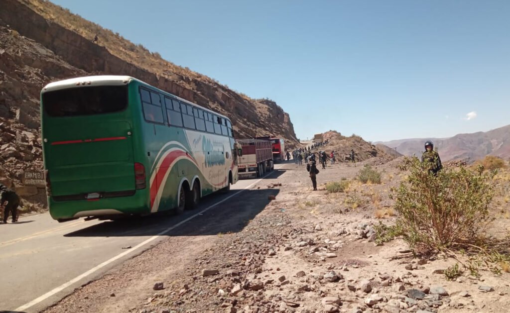 Desbloquean la carretera Diagonal Jaime Mendoza