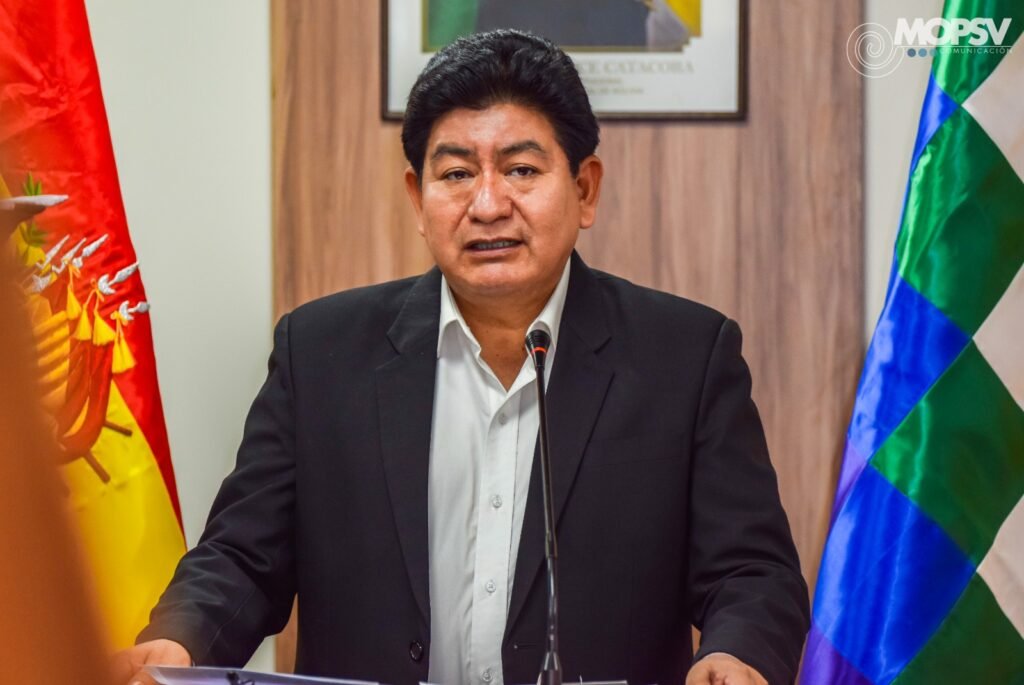 Ministro Montaño: Evo dispone de 200 abogados, pero sus compañeros no tienen ninguno