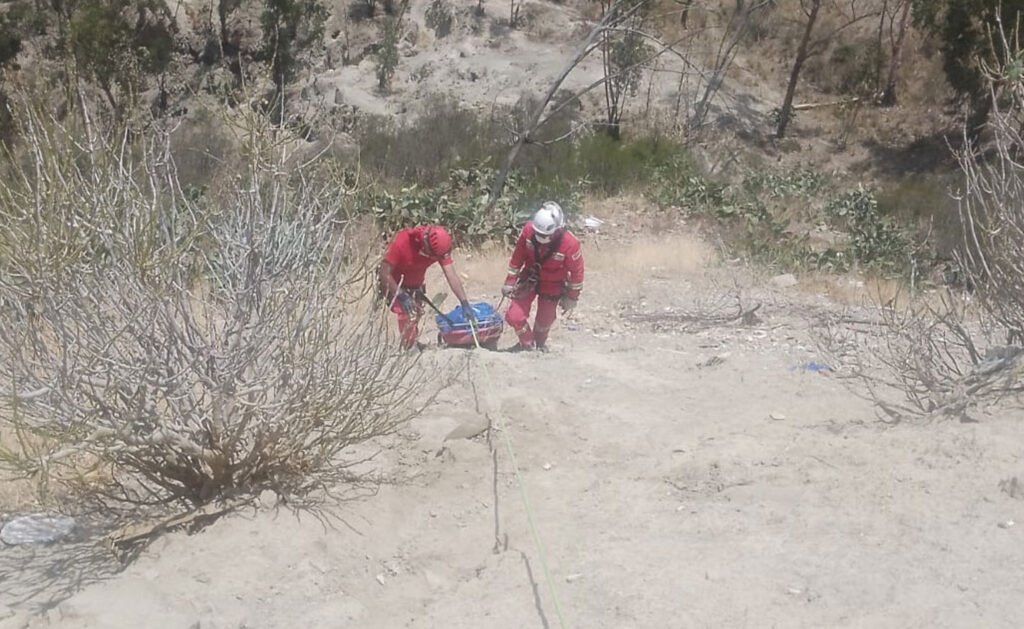 Encuentran cuerpo de joven desaparecido en un barranco en La Paz
