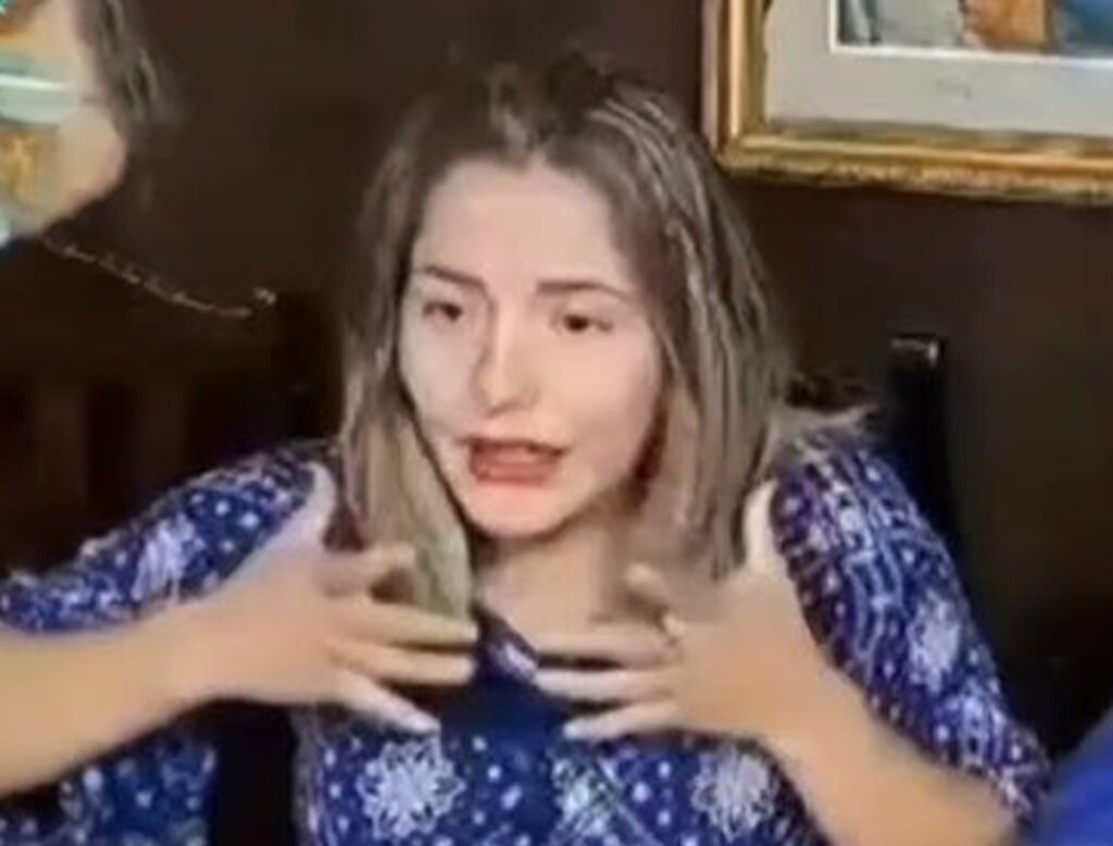 Denuncian a la ‘Barbie evista’ por agresión con ladrillo y actos violentos contra una mujer