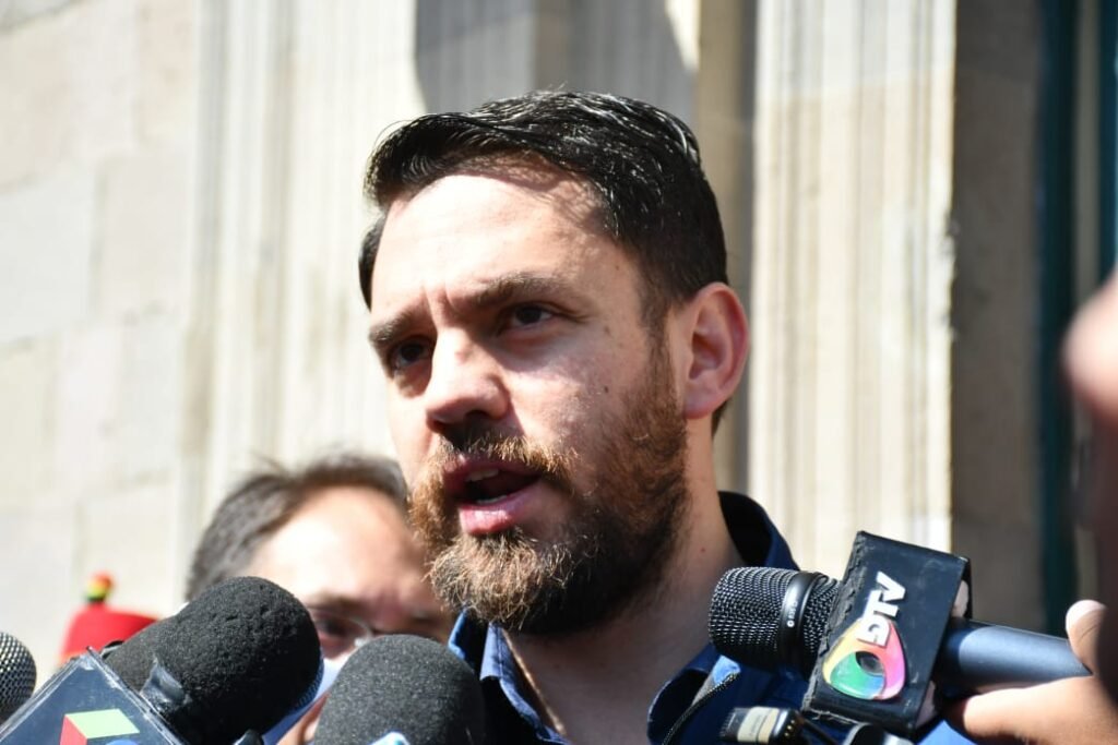 Ministro del Castillo califica a Evo Morales como «el soberbio agresor» y reafirma la capacidad policial para la aprehensión