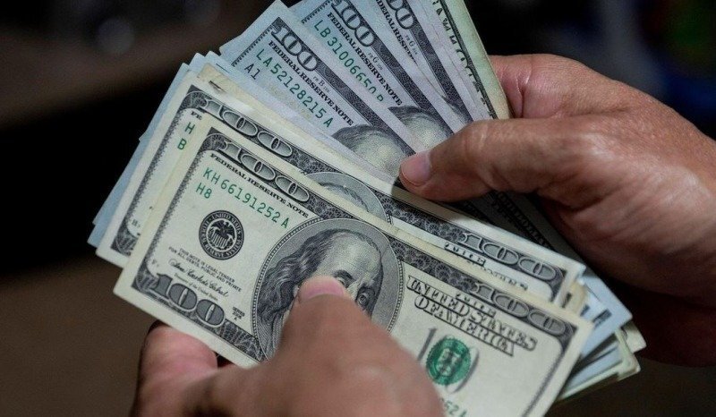 Autoridades descartan modificarel tipo de cambio del dólar por suimpacto catastrófico
