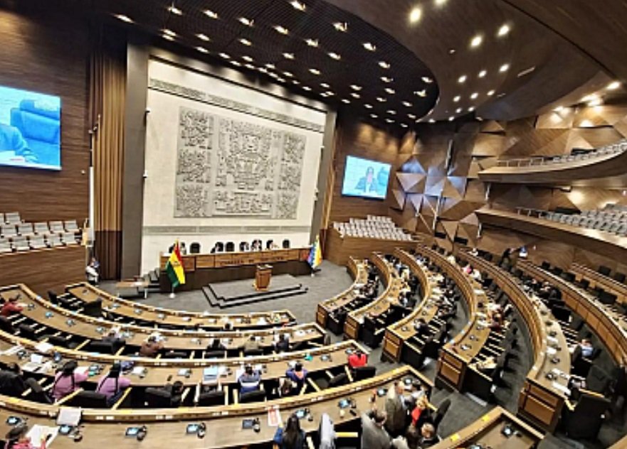 Presidente Arce promulga Ley 1614 de Distribución de Escaños entre Departamentos