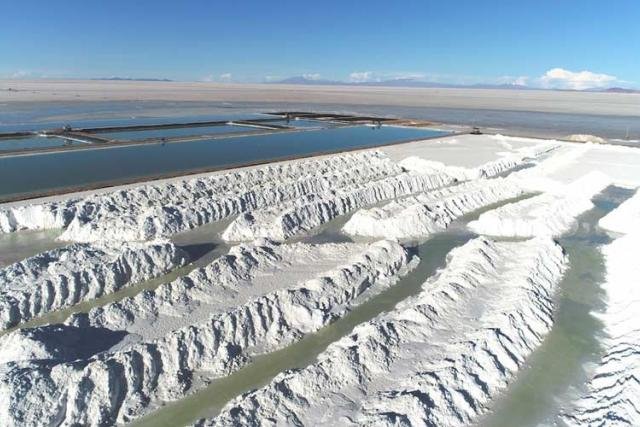 Contratos fortalecen a YLB con el 51% del control en plantas de litio y ventas