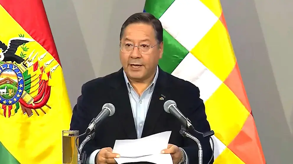 ‎Luis Arce renuncia a su candidatura, reta a Evo a declinar y llama a Andrónico a priorizar la unidad
