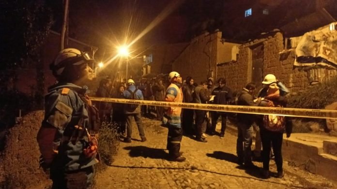 Cae parte de talud en Valle Metropolitano y evacuan a familias de tres viviendas afectadas