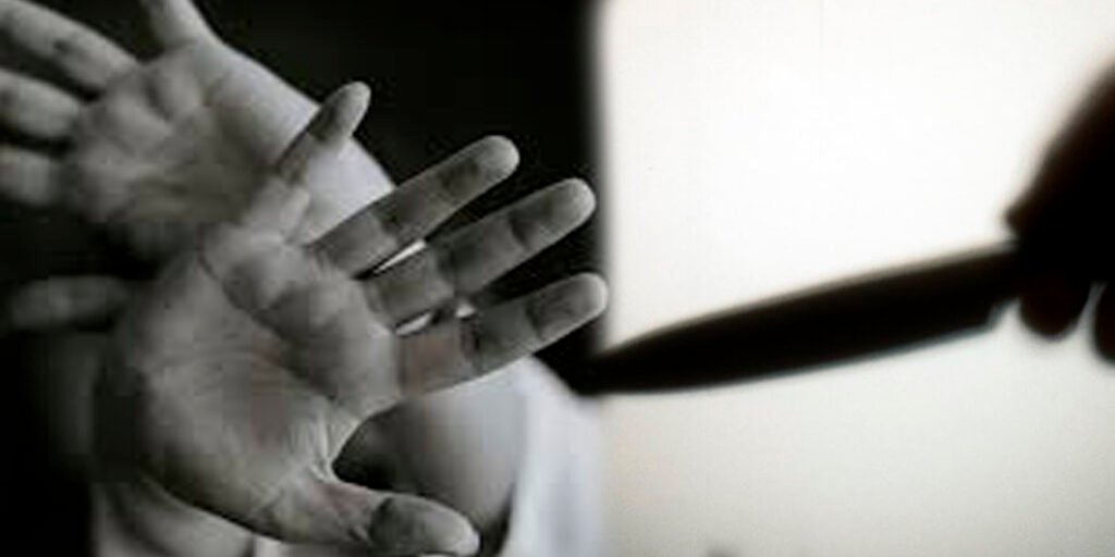 Adolescente de 17 años fue apuñalada 14 veces y su agresor queda detenido