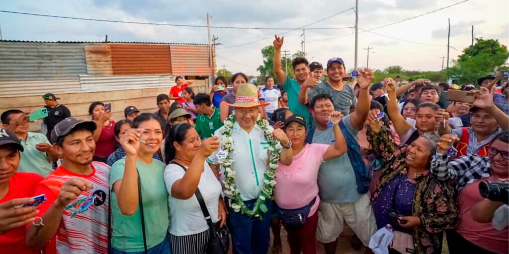 Arce destaca entrega de viviendas y expansión de gas natural