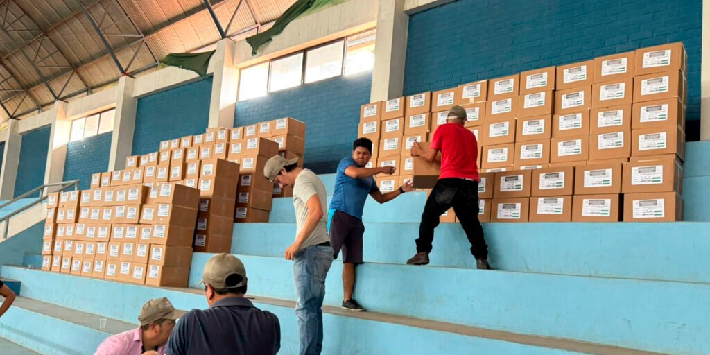 TSE envía papeletas y activa operativo internacional para el balotaje