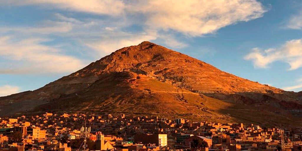 Justicia ordena congelar cuentas de autoridades de minería por cerro rico