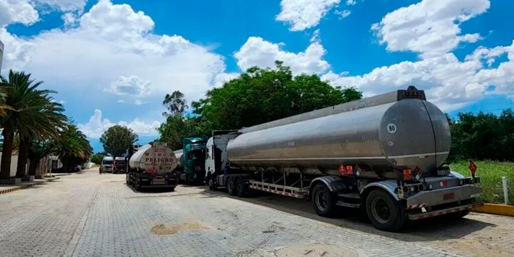 Muere transportista boliviano en Paraguay tras espera de diésel