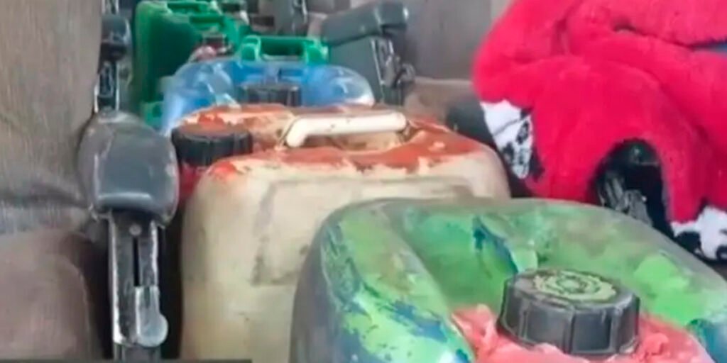 Interceptan bus con combustible y garrafas ilegales