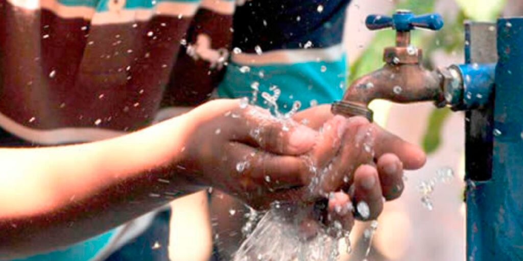 FPS acelera construcción de sistema de agua potable