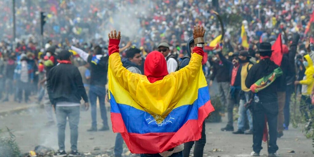 Ecuador: paro nacional deja un muerto y 17 militares retenidos