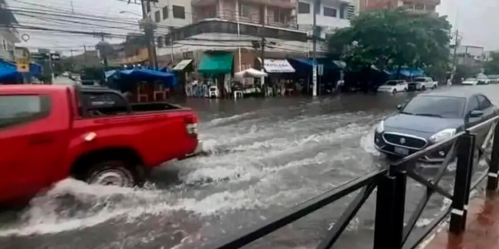Lluvias inundan Santa Cruz y paralizan el transporte